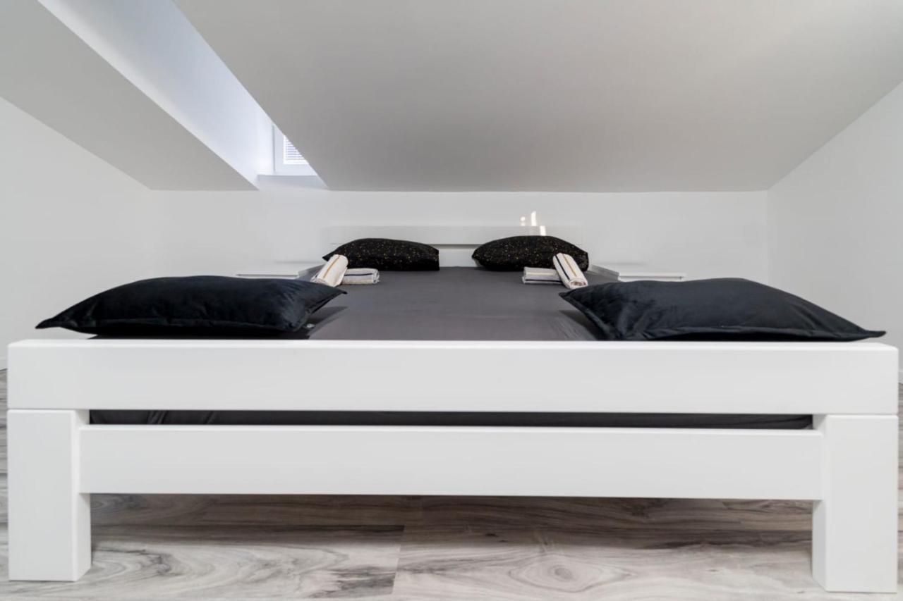 City Center Mayess Aparment Задар Екстериор снимка